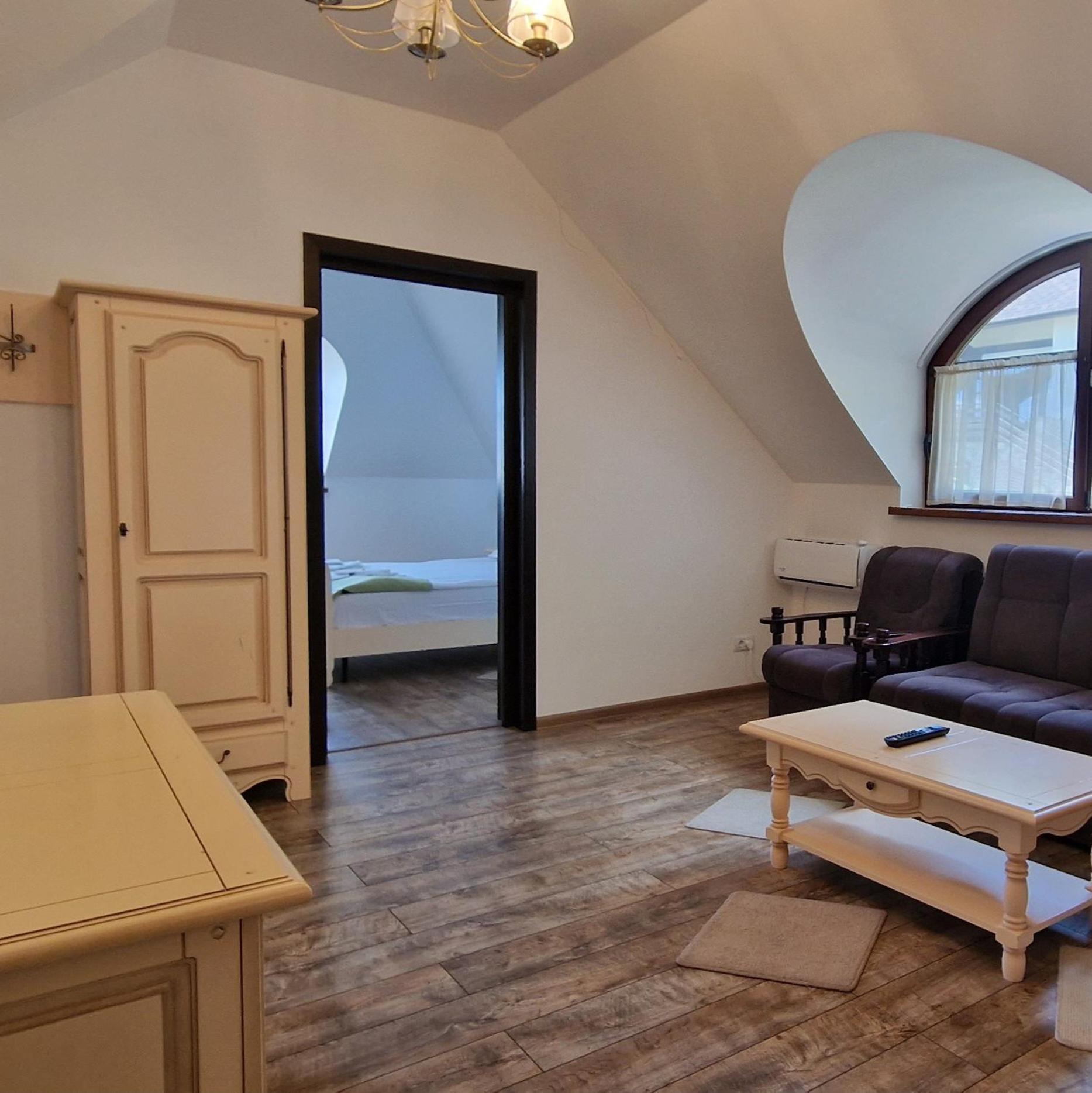 Provence Suceava Hotel Luaran gambar