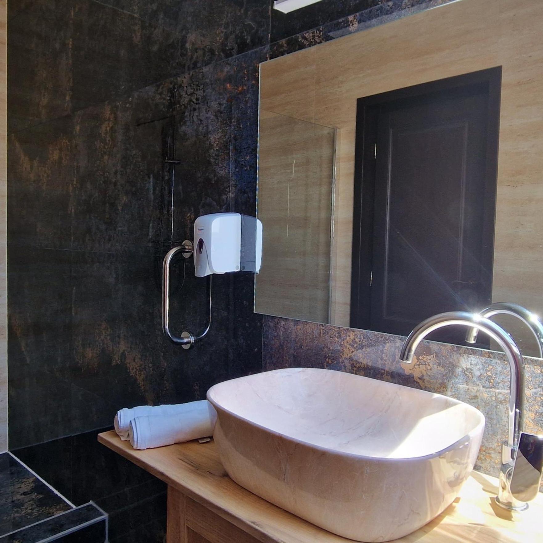 Provence Suceava Hotel Luaran gambar