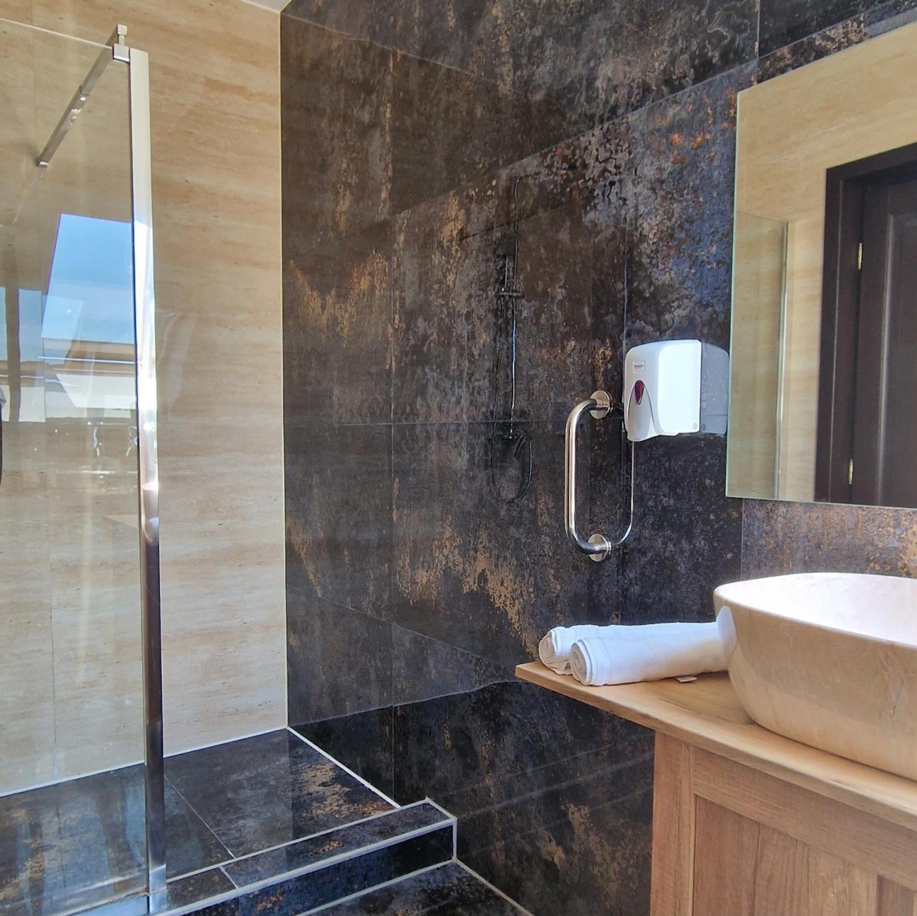 Provence Suceava Hotel Luaran gambar