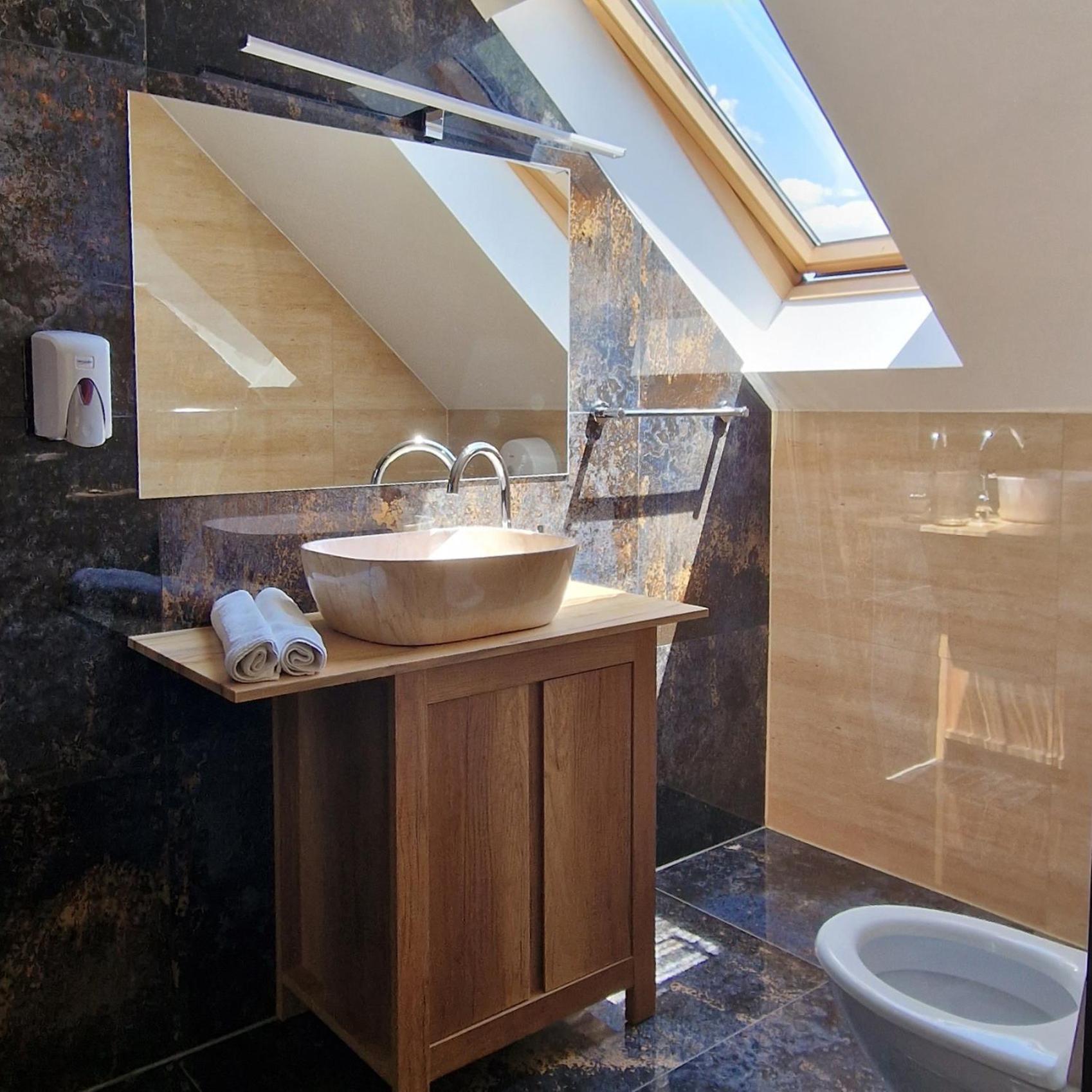 Provence Suceava Hotel Luaran gambar