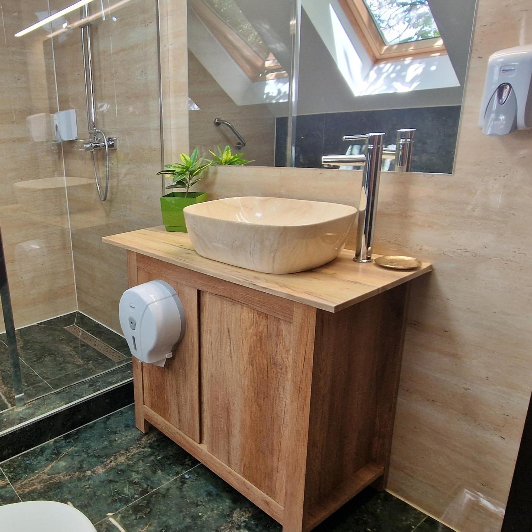 Provence Suceava Hotel Luaran gambar