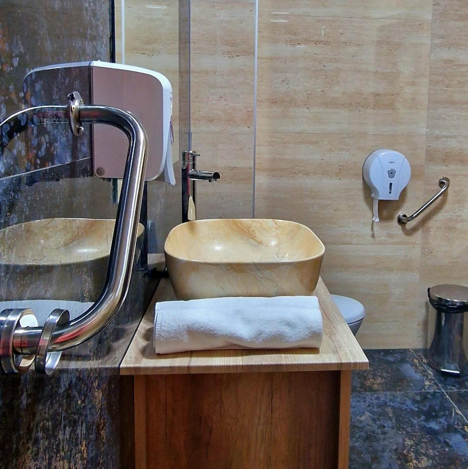Provence Suceava Hotel Luaran gambar