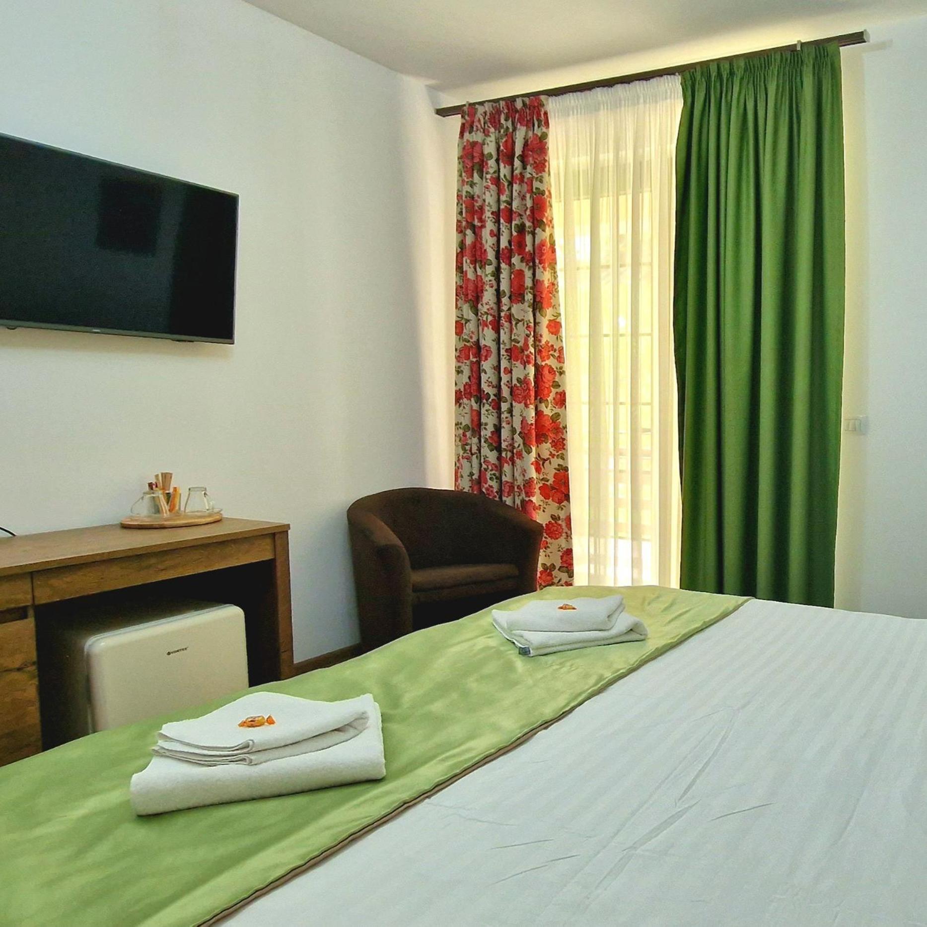 Provence Suceava Hotel Luaran gambar