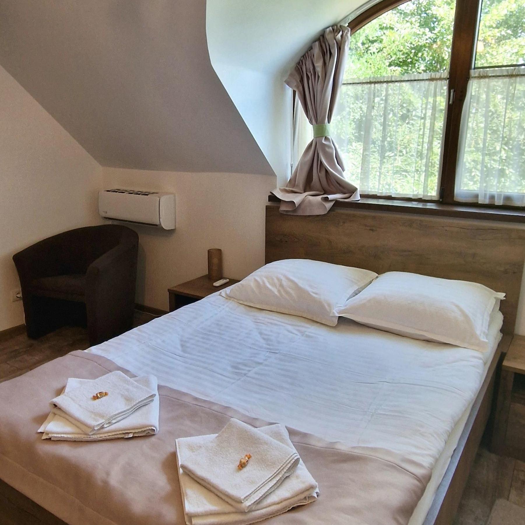 Provence Suceava Hotel Luaran gambar